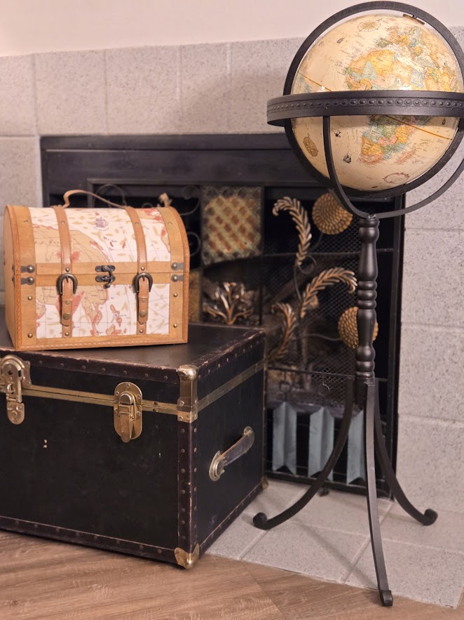 Replogle Standing Globe on Iron Tripod – Mint Condition Vintage-Style World Globe