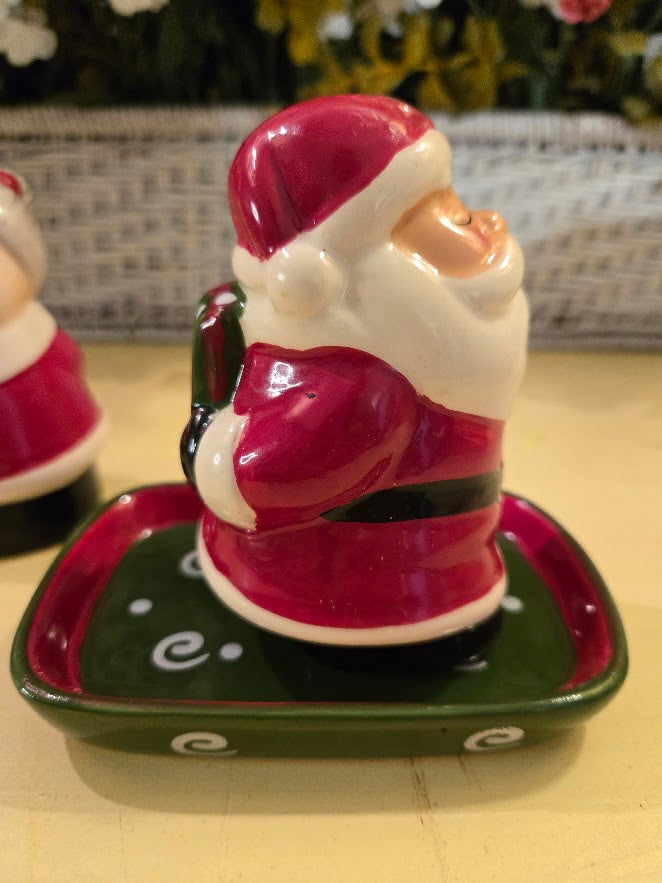 Vintage Mr. & Mrs. Claus Christmas Salt & Pepper Shaker Set with Tray – Festive Ceramic Holiday Décor