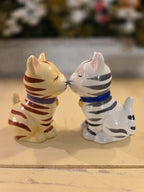 Vintage Ceramic Kissing Cat Figurines – Magnetic Nose Pair, Hand-Painted Collectible