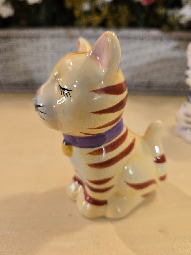 Vintage Ceramic Kissing Cat Figurines – Magnetic Nose Pair, Hand-Painted Collectible