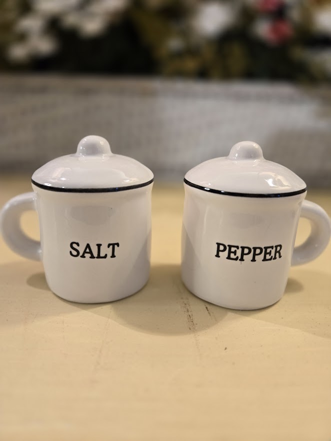 Farmhouse Salt & Pepper Shaker Set with Handles & Lids – Rustic Kitchen Tabletop Décor