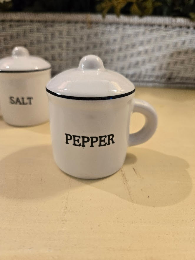 Farmhouse Salt & Pepper Shaker Set with Handles & Lids – Rustic Kitchen Tabletop Décor