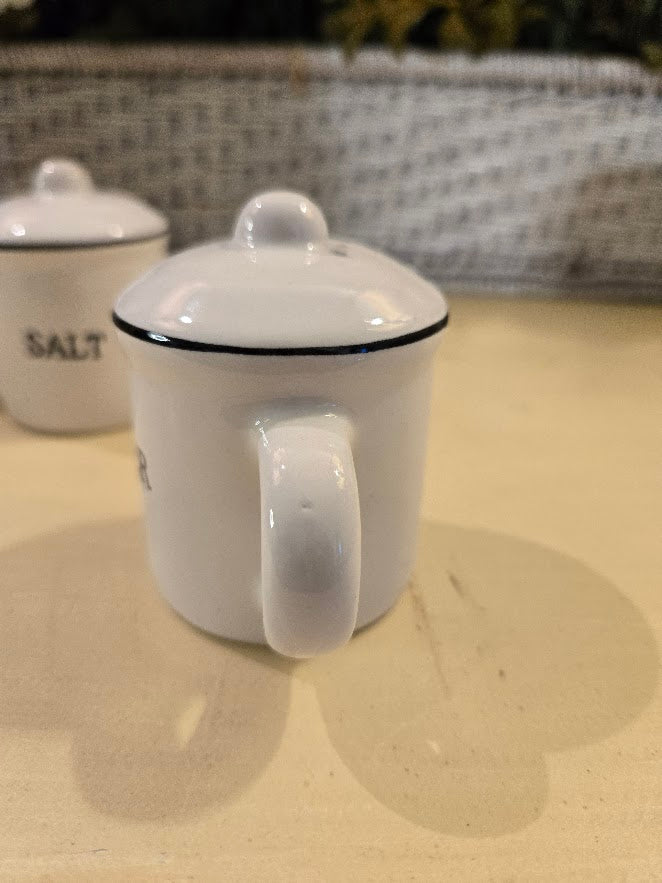 Farmhouse Salt & Pepper Shaker Set with Handles & Lids – Rustic Kitchen Tabletop Décor