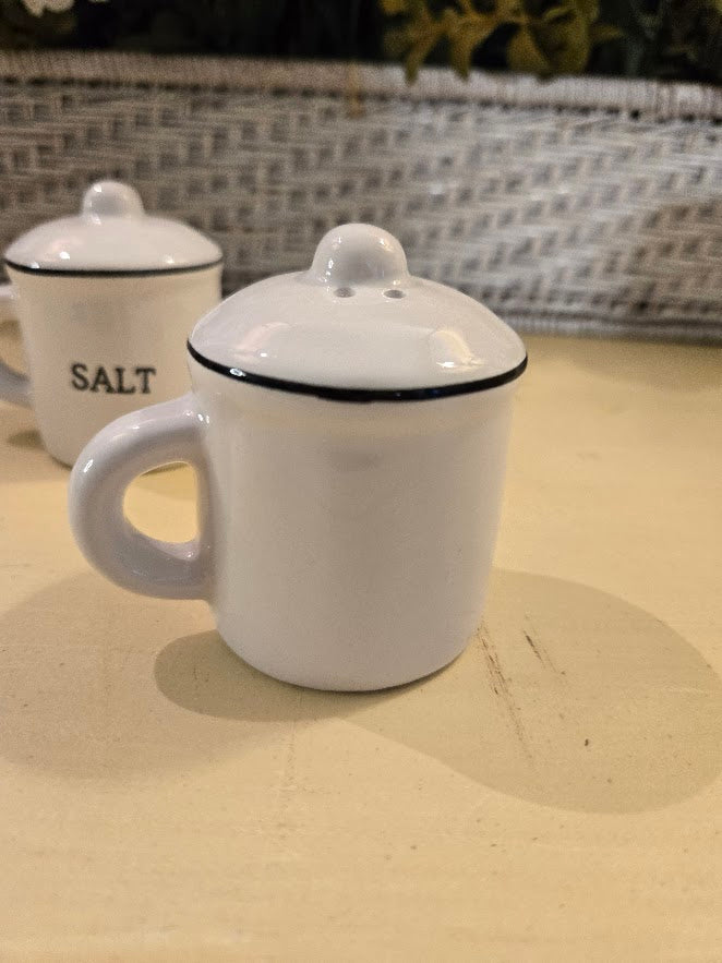 Farmhouse Salt & Pepper Shaker Set with Handles & Lids – Rustic Kitchen Tabletop Décor