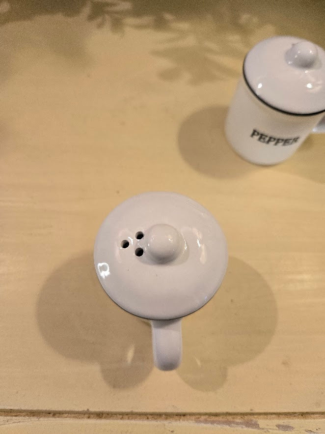 Farmhouse Salt & Pepper Shaker Set with Handles & Lids – Rustic Kitchen Tabletop Décor