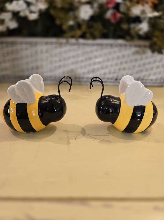 New Ceramic Bee Salt & Pepper Shaker Set – Bumblebee Kitchen Table Décor