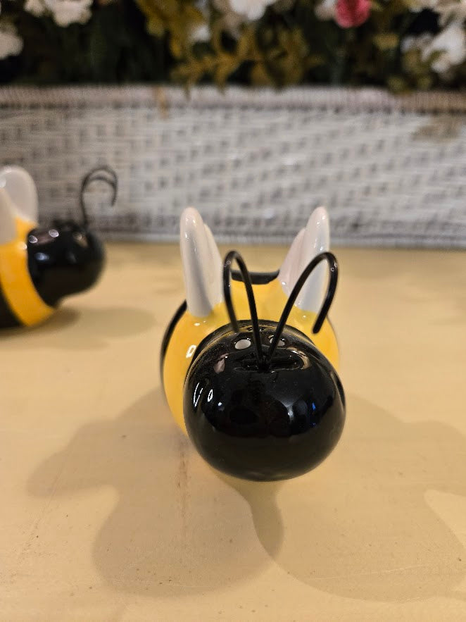 New Ceramic Bee Salt & Pepper Shaker Set – Bumblebee Kitchen Table Décor