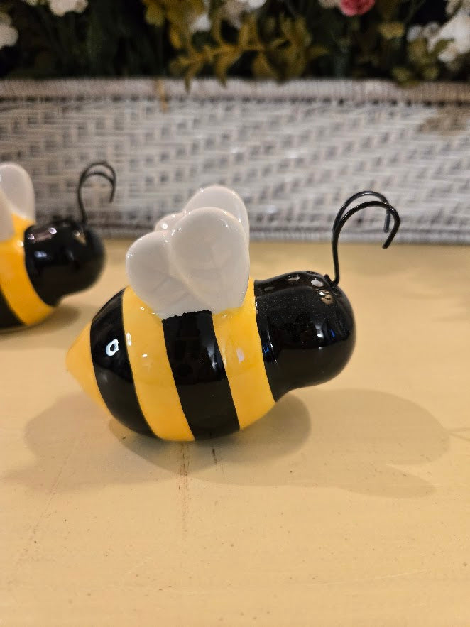 New Ceramic Bee Salt & Pepper Shaker Set – Bumblebee Kitchen Table Décor