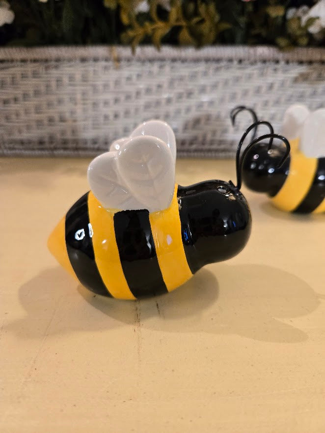 New Ceramic Bee Salt & Pepper Shaker Set – Bumblebee Kitchen Table Décor