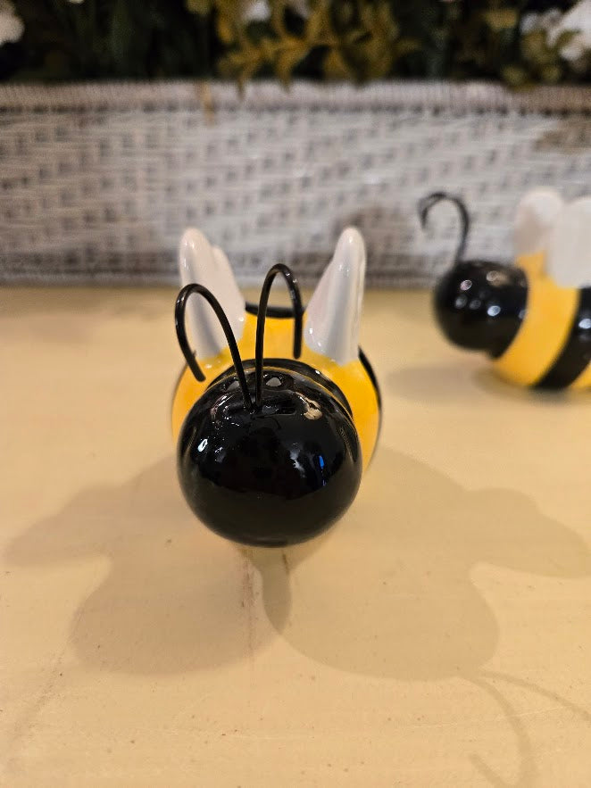 New Ceramic Bee Salt & Pepper Shaker Set – Bumblebee Kitchen Table Décor