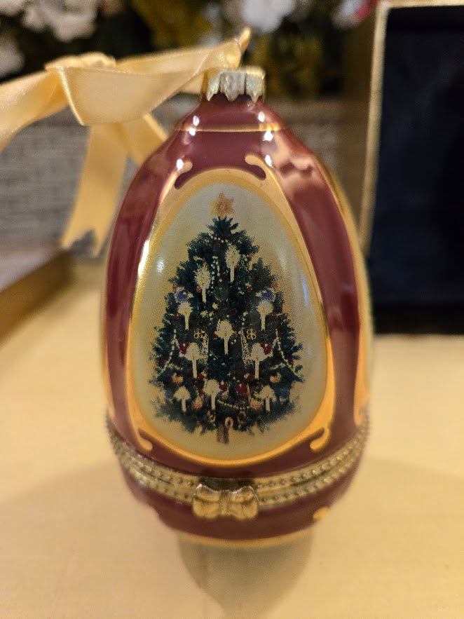Vintage-Inspired Porcelain Music Egg Trinket Box – Christmas Tree Design with Gold Trim