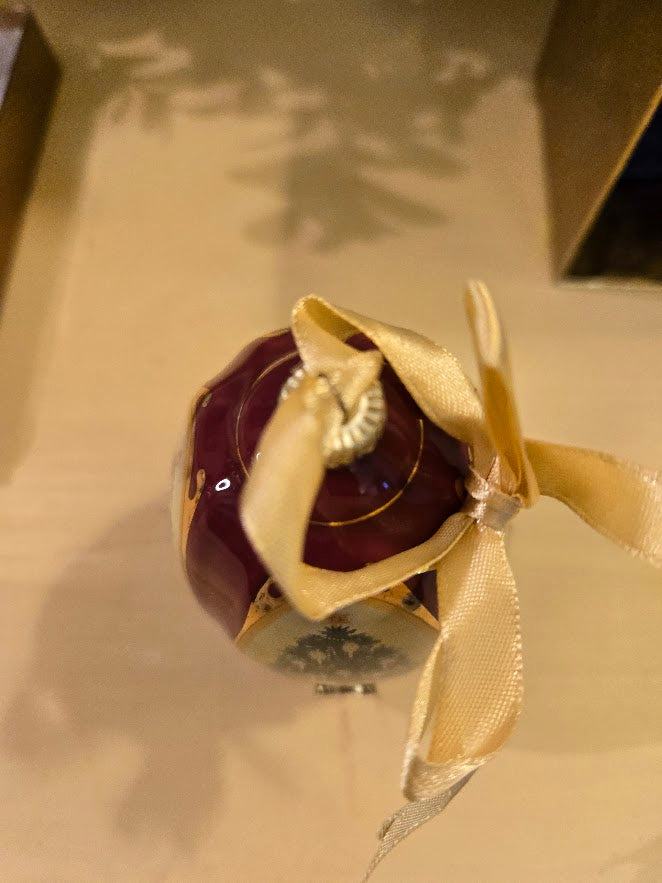 Vintage-Inspired Porcelain Music Egg Trinket Box – Christmas Tree Design with Gold Trim