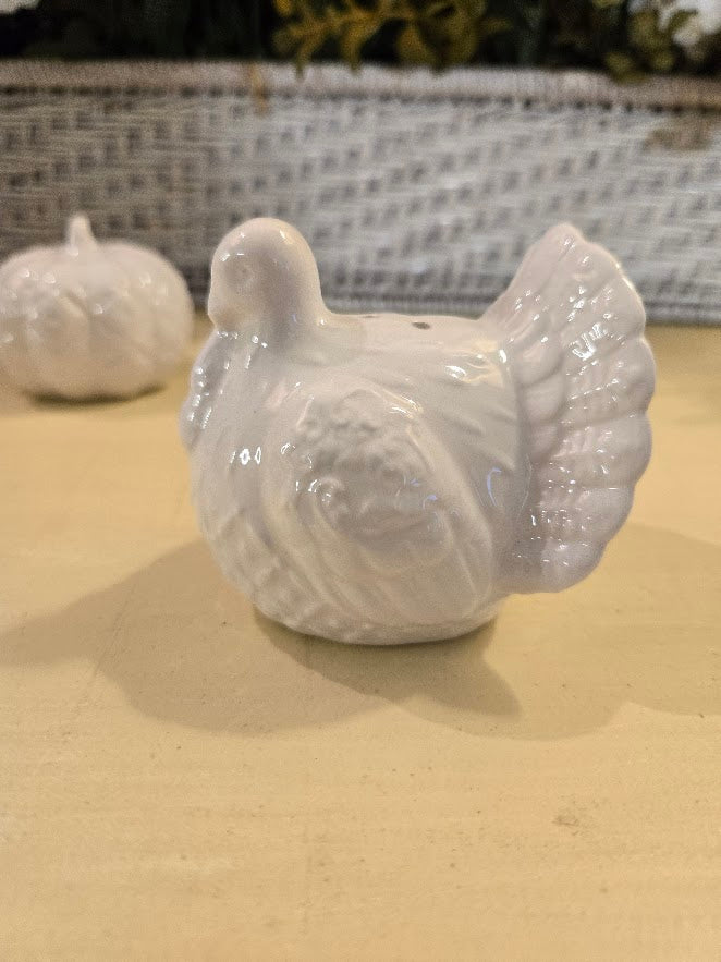 White Ceramic Pumpkin & Turkey Salt and Pepper Shaker Set – Fall Harvest / Thanksgiving Table Décor