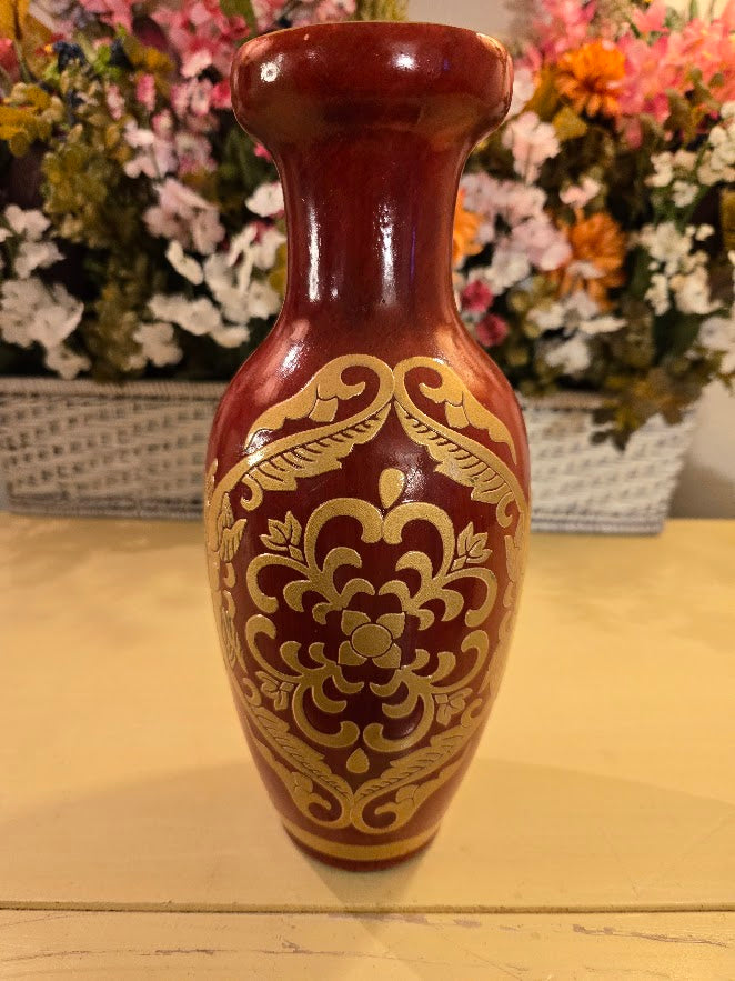 Vintage Red & Gold Decorative Vase – Ornate Floral Design – Made in China