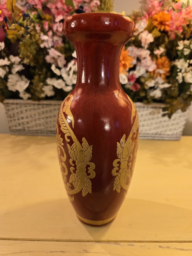 Vintage Red & Gold Decorative Vase – Ornate Floral Design – Made in China