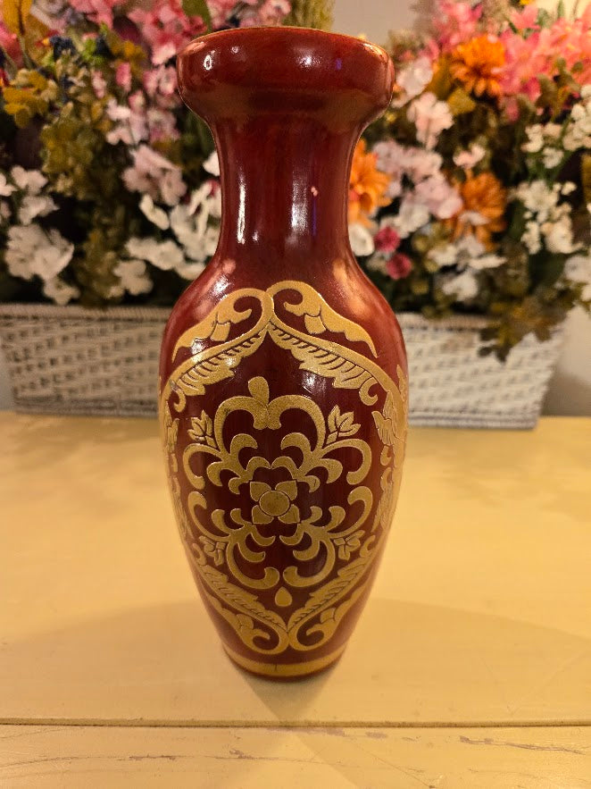 Vintage Red & Gold Decorative Vase – Ornate Floral Design – Made in China