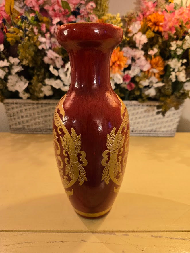 Vintage Red & Gold Decorative Vase – Ornate Floral Design – Made in China
